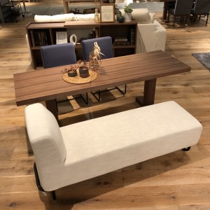 ACTUS_OWN-F_diningtable_couch